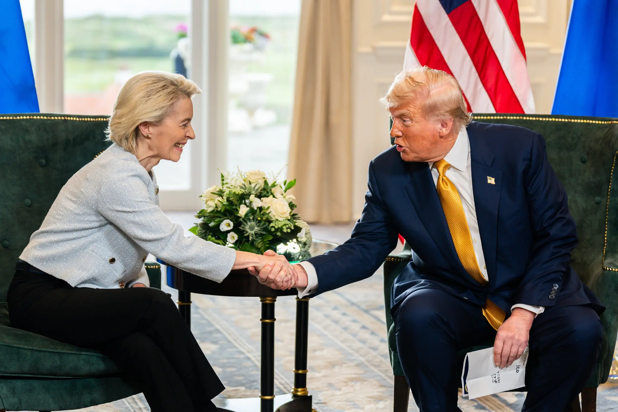 Thỏa thuận thương mại Mỹ-EU 2025 tác động ngành ôtô và dược phẩm