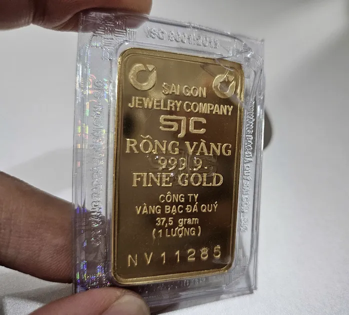 Giá vàng SJC vọt lên 122 triệu, thế giới chạm 3.400 USD 3 giá vàng