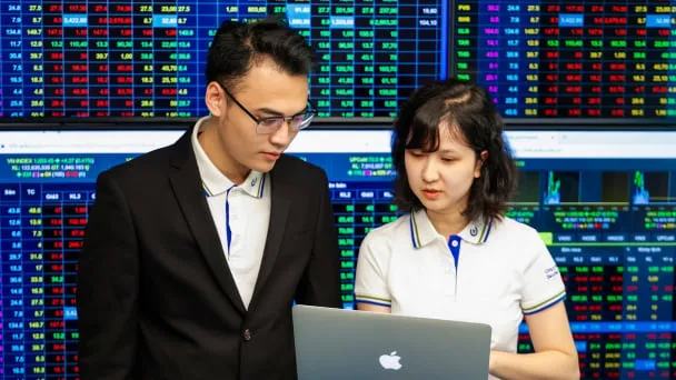 Chứng khoán nửa cuối năm - Cổ phiếu tài chính dẫn đầu 2 Chứng khoán