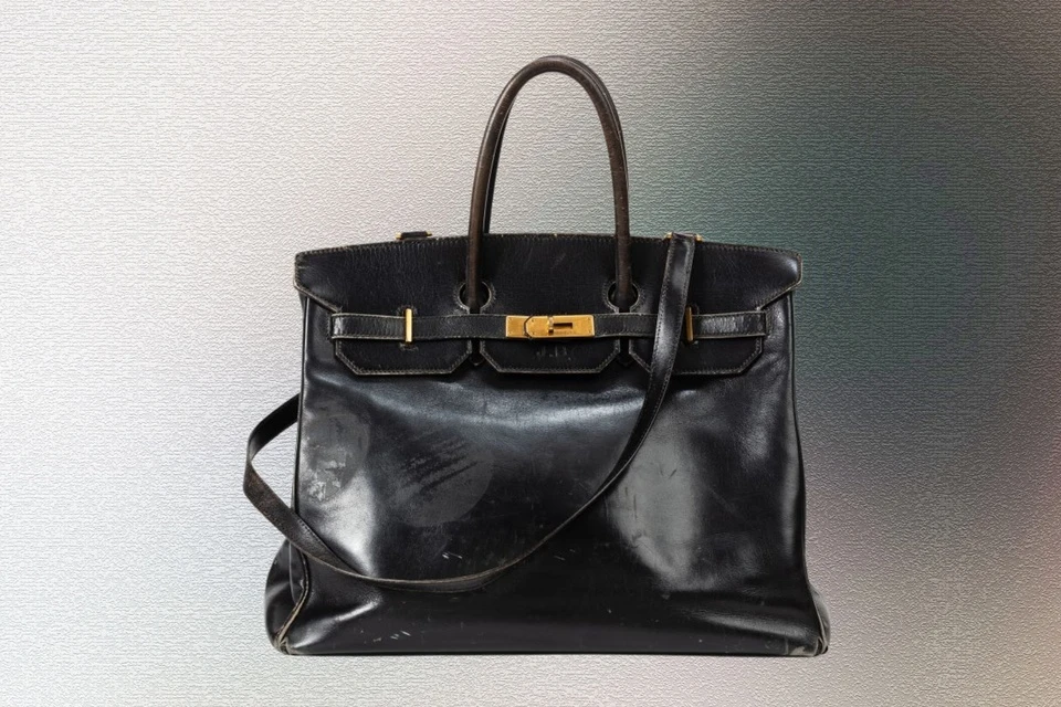 Chiếc Birkin nguyên bản lập kỷ lục về giá bán sau cuộc đấu giá kéo dài 10 phút. Ảnh: Znews