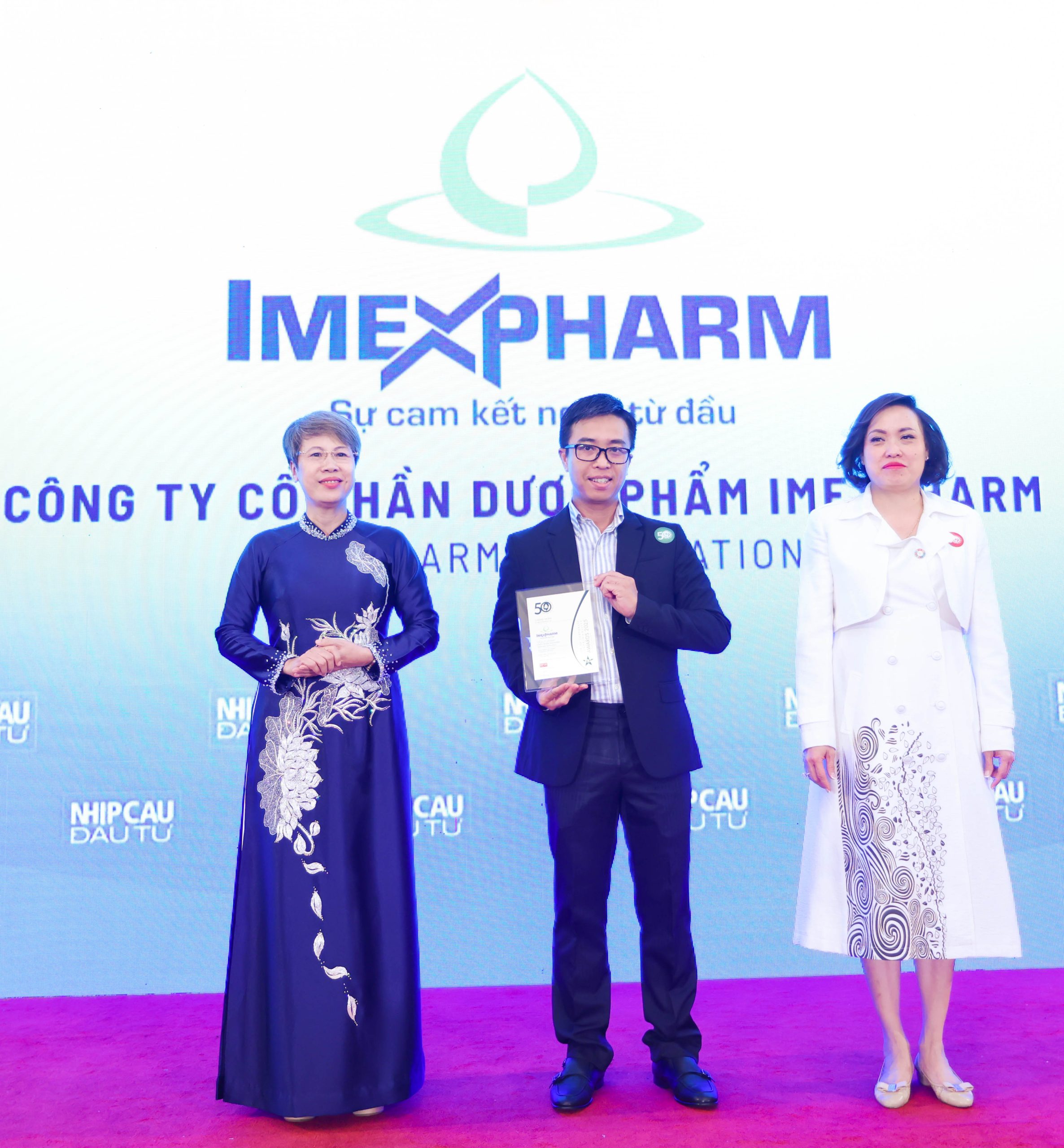 Lợi nhuận trước thuế của Imexpharm tăng 31% trong 6 tháng đầu 2025 3 Ông Nguyễn Quốc Huy, Phó Trưởng Phòng Truyền Thông và Thương Hiệu của Imexpharm, đại diện công ty nhận kỷ niệm chương CSA 2025