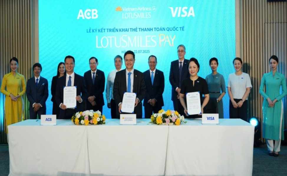 Vietnam Airlines ra mắt thẻ Lotusmiles Pay tích hợp ưu đãi tài chính
