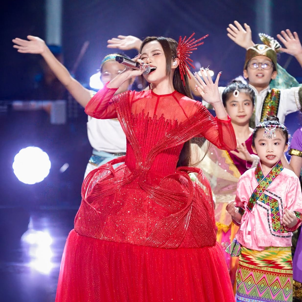 Phương Mỹ Chi lọt top 3 chung kết Sing! Asia. Ảnh: NVCC