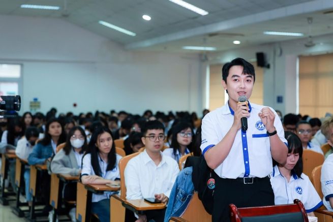 Gen Z học cách quản lý tài chính tại University Tour 2025 2 University Tour 2025 thu hút Gen Z tìm hiểu kỹ năng tài chính cá nhân