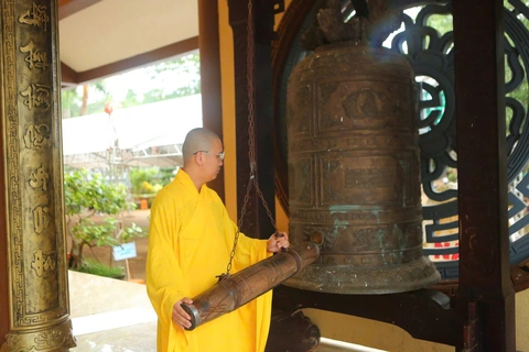 Hơn 18.000 ngôi chùa Việt Nam đồng lòng cử chuông trống Bát Nhã cầu bình an 2 Hơn 18.000 ngôi chùa Việt Nam đồng lòng cử chuông trống Bát Nhã cầu bình an