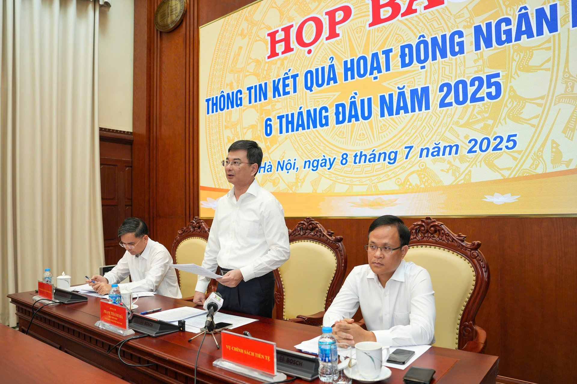 Tín dụng tăng trưởng 9.9%, thị trường tài chính sôi động 2 Phó Thống đốc Phạm Thanh Hà thông tin, đến hết ngày 30/6, quy mô tín dụng của nền kinh tế đã đạt hơn 17,2 triệu tỷ đồng.