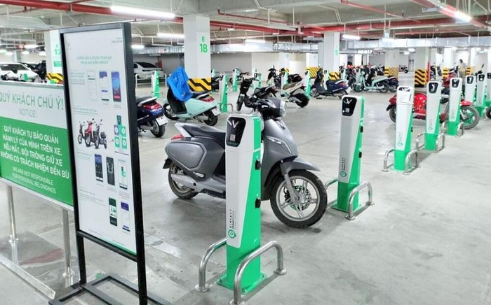 Trạm sạc chính hãng và nhượng quyền của VinFast là một giải pháp nhưng lại chỉ sử dụng cho xe của VinFast. Ảnh: thuonggiaonline