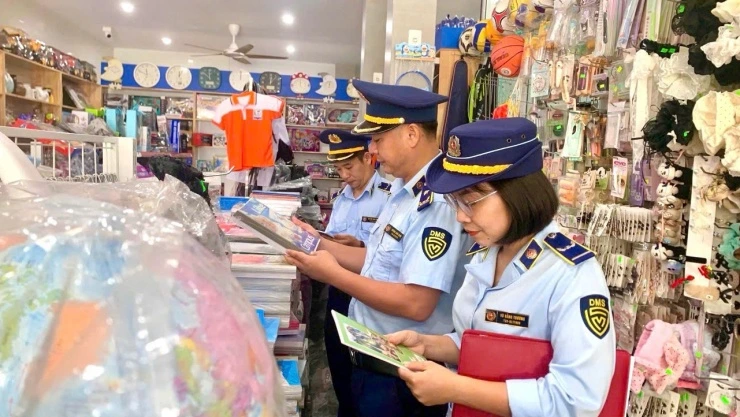 4 vụ vi phạm, hàng chục nghìn bút sách nhập lậu bị thu giữ dịp khai giảng