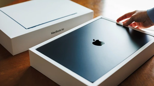 Apple ra MacBook 12,9 inch giá 599 USD, chip A18 Pro, bán cuối 2025