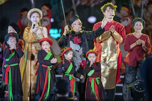 25.000 khán giả bùng nổ tại V Concert 2025 với sân khấu gần 2.000 m²
