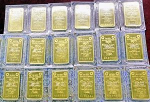 Giá vàng 2/10: Trong nước giảm, thế giới áp sát 4.000 USD