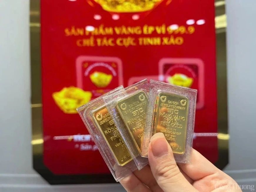 Giá vàng 26/9: SJC đứng yên, chênh lệch trong nước 14 triệu đồng