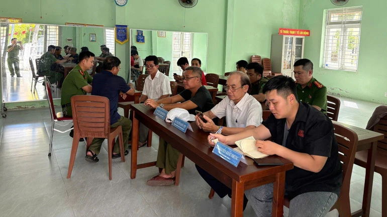 Triển khai 2 tháng cao điểm tích hợp BHYT vào VNeID tại Đà Nẵng 2 Ủy ban nhân dân phường Cẩm Lệ, thành phố Đà Nẵng thành lập 23 tổ triển khai đợt cao điểm hỗ trợ người dân tích hợp bảo hiểm y tế trên VneID. Ảnh: internet