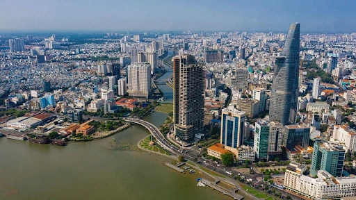 Nguồn cung vượt 2.000 dự án, giá nhà vẫn 70–150 triệu đồng/m2. Ảnh: Tạp chí Thương gia