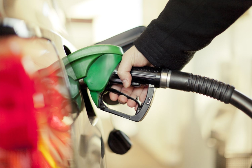  Giá dầu bắt đầu tuần mới trong thế trái chiều với dầu Brent tăng, dầu WTI giảm. Ảnh: Thought Co