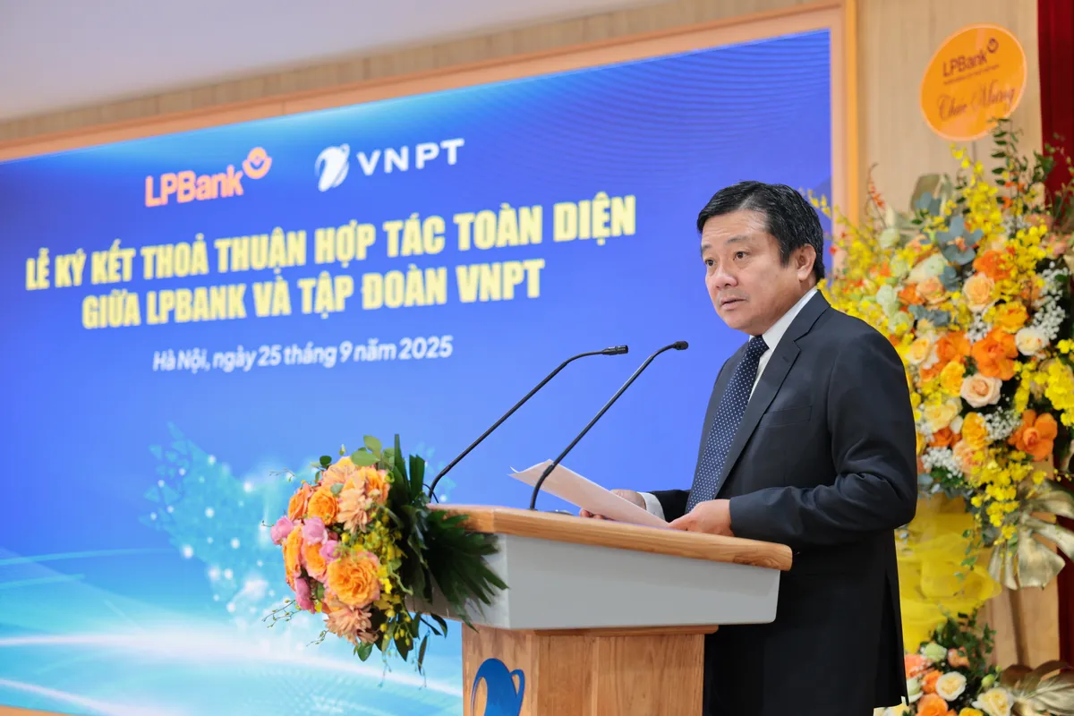 VNPT và LPBank hợp tác toàn diện thúc đẩy chuyển đổi số 4 Ông Huỳnh Quang Liêm, Thành viên HĐTV kiêm Tổng Giám đốc Tập đoàn VNPT phát biểu tại sự kiện. Ảnh: VTV.vn