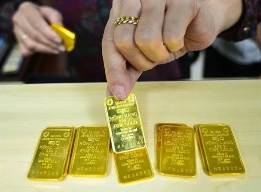 Giá vàng miếng SJC tăng mạnh, đạt mốc 132 triệu đồng mỗi lượng 3 giá vàng