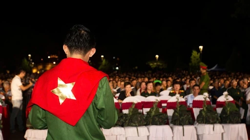 Điện ảnh Việt bứt phá nhờ phim đề tài cách mạng 2 Không khí chiếu phim "Mưa đỏ" tại Thành cổ Quảng Trị. Ảnh: internet