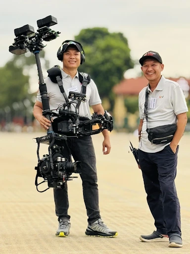Lê Bảo Hân tiết lộ chuyện thù lao khi quay Đại lễ A80 2 Theo anh Lê Bảo Hân, làm nghề steadicam có nhiều áp lực lẫn rủi ro - Ảnh: FBNV