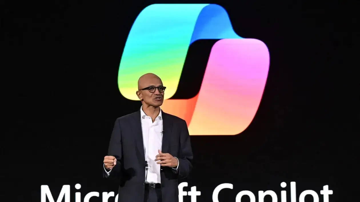Cuộc đua AI: Các ông lớn “đốt” hàng trăm tỷ USD 2 CEO Microsoft Satya Nadella phát biểu tại Ngày hội Microsoft Build AI ở Jakarta, Indonesia, vào ngày 30/4/2024. Ảnh: Getty