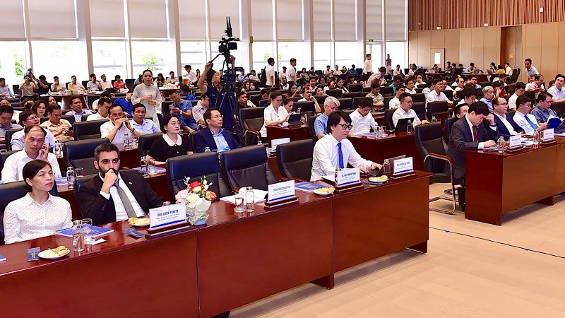 Hải Phòng bứt phá với chiến lược kinh tế biển xanh 3 Các chuyên gia, nhà khoa học, nhà quản lý tham gia Hội thảo “Khoa học và công nghệ biển thành phố Hải Phòng: Tầm nhìn chiến lược - Đề xuất đột phá” nằm trong khuôn khổ Techfest Hải Phòng 2025 - 60s Hôm nay