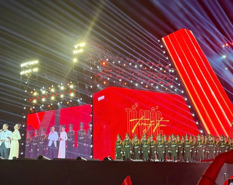 Concert quốc gia ‘Tổ quốc trong tim’ ra rạp toàn quốc từ 17/10 2 Concert "Tổ quốc trong tim" tái hiện các dấu mốc lịch sử của đất nước gắn với hình ảnh lá cờ đỏ sao vàng, biểu tượng thiêng liêng của lòng yêu nước và khát vọng dân tộc - Ảnh: VGP/Nhật Nam - 60s Hôm nay