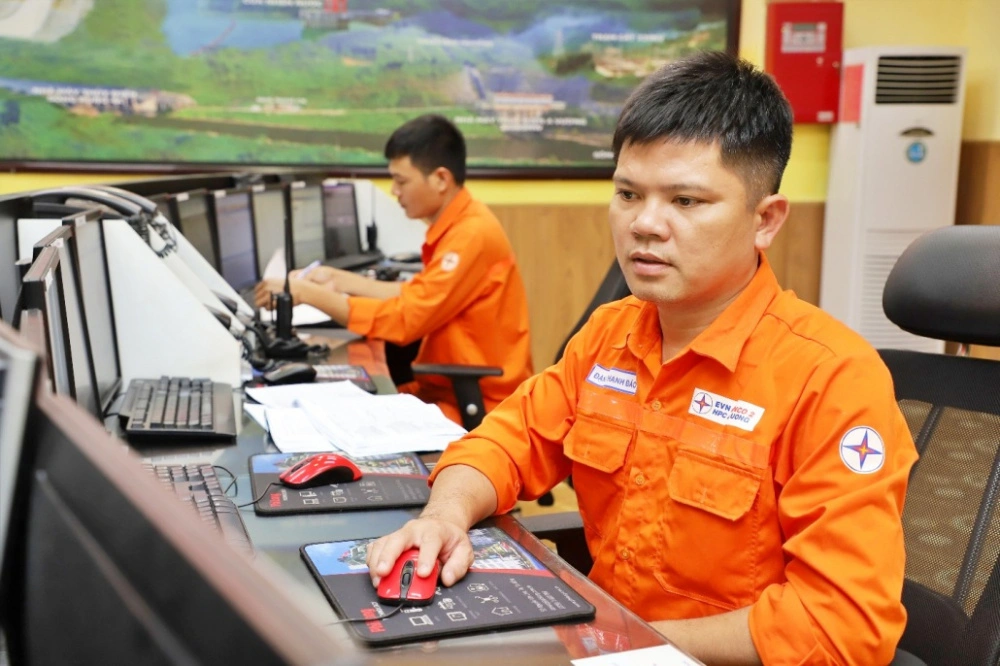 Thủy điện A Vương giảm 84,81 triệu m³ nước lũ, giảm ngập hạ du 1 Phòng điều khiển Nhà máy Thủy điện A Vương - 60s Hôm nay