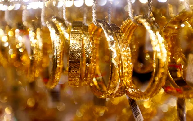 Giá vàng lập đỉnh 4.200 USD/ounce, nhà đầu tư cân nhắc đa dạng hóa 3 giá vàng