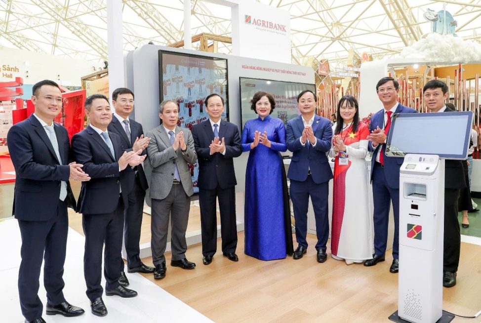 Agribank đẩy mạnh chuyển đổi số hướng tới phục vụ 100% người dân 4 Agribank chuyển đổi số - 60s Hôm Nay