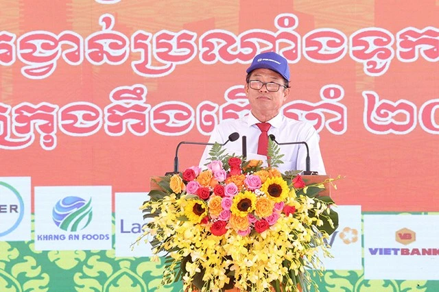 Ông Nguyễn Văn Khởi, Phó chủ tịch UBND TP. Cần Thơ phát biểu khai mạc giải đua ghe Ngo TP. Cần Thơ năm 2025. Ảnh: Tinnhanhchungkhoan.vn - 60s Hôm nay