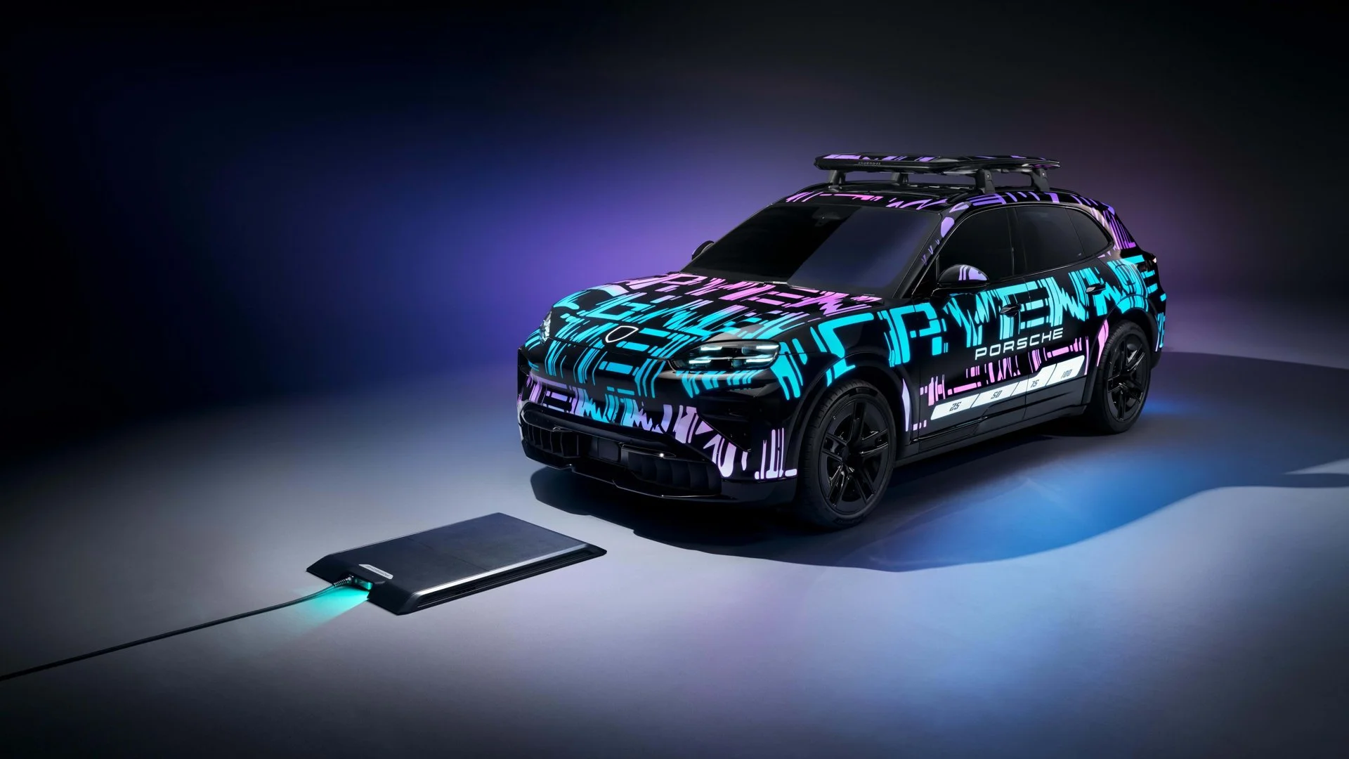 Porsche ra mắt sạc không dây 8.000 USD dành cho xe điện