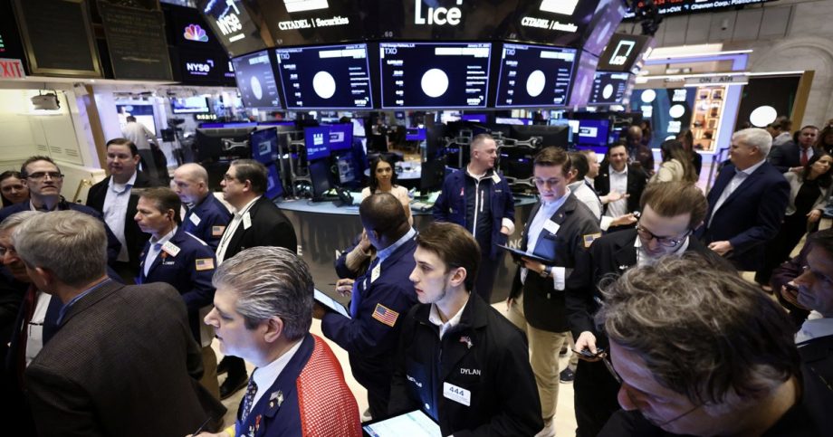 Dow Jones bật mạnh - 60s Hôm Nay