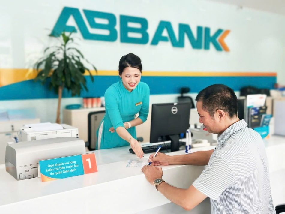 ABBANK giảm lãi suất đến 2,8% tiếp sức khách hàng sau bão 12 ABBANK giảm lãi suất - 60s Hôm Nay