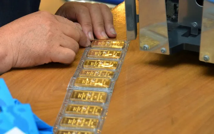 Giá vàng hôm nay 2/12 giảm mạnh trong nước, thế giới hướng tới 4.300 USD 2 giá vàng