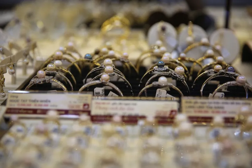 Giá vàng tăng mạnh phản ánh sự dịch chuyển dòng tiền trước rủi ro toàn cầu