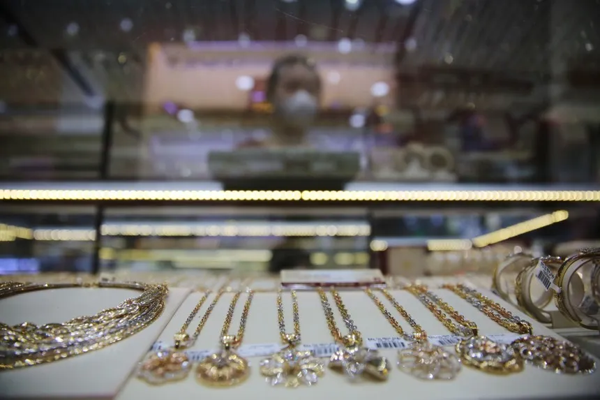 Giá vàng tăng mạnh, cơ hội đi kèm rủi ro