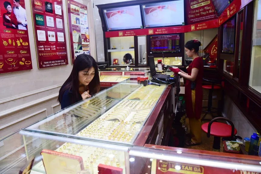 Giá vàng thế giới áp sát 4.670 USD/ounce