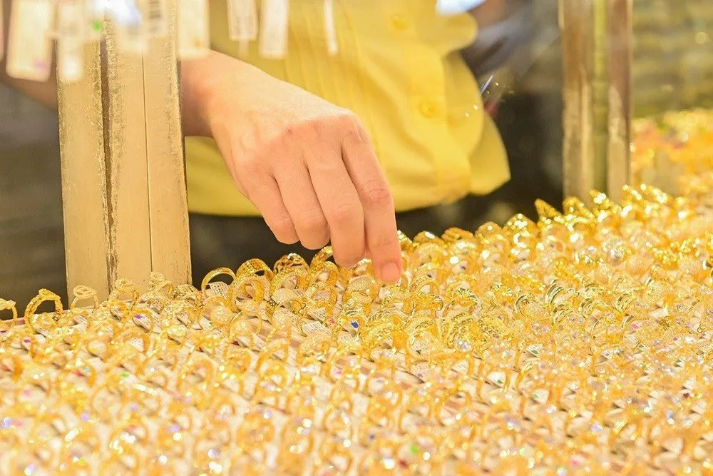 Vàng đi ngang quanh 160,8 – 162,8 triệu đồng/lượng