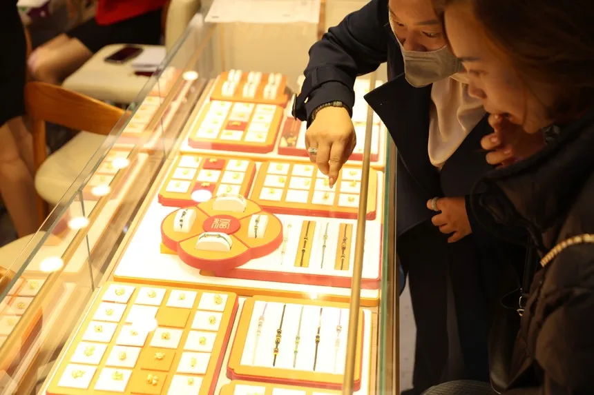 Giá vàng hôm nay tăng vọt