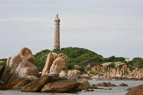 Mũi Kê Gà là một trong những địa điểm thu hút nhiều khách du lịch 