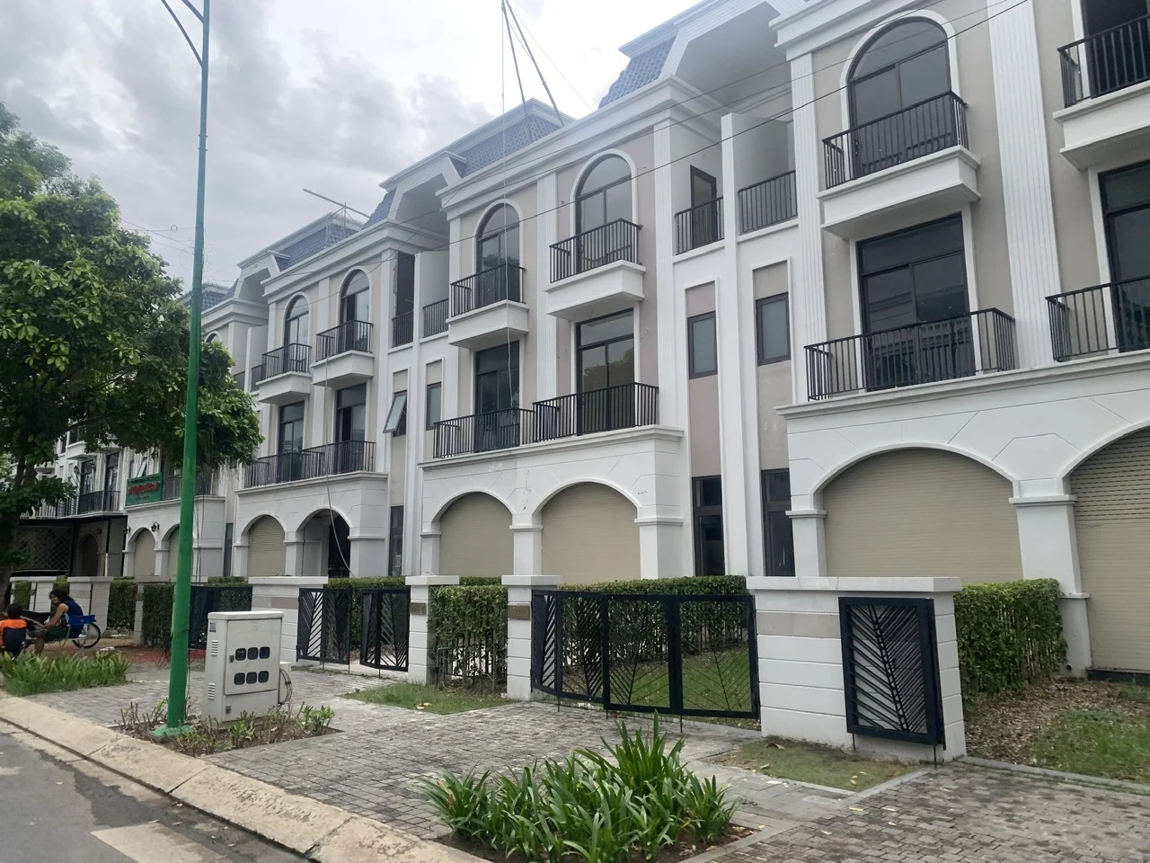Nhà phố, biệt thự vẫn khó tìm khách hàng 3 biệt thự